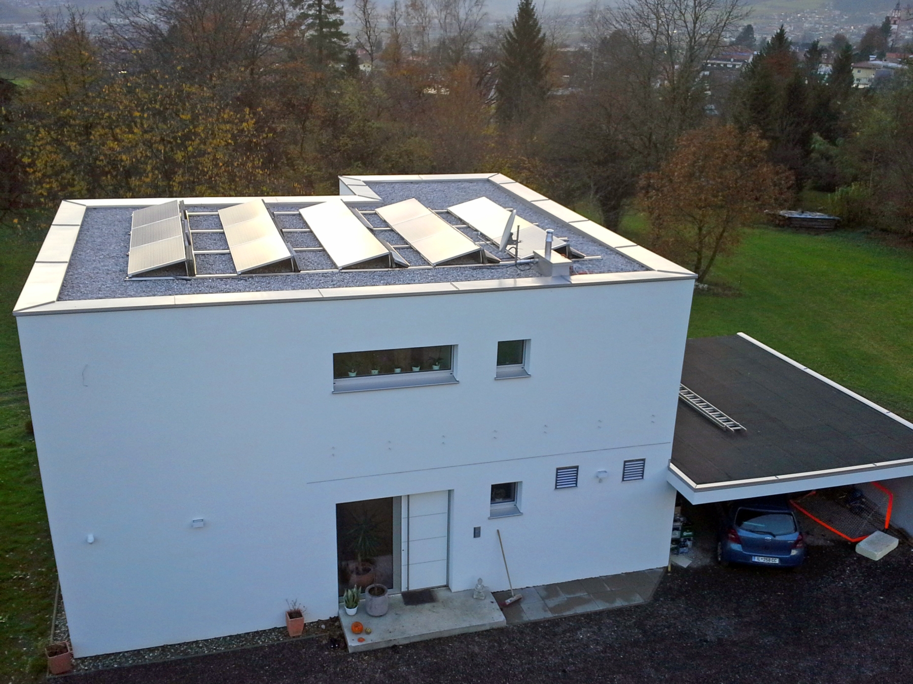 Massivhaus_Ansicht_Photovoltaik